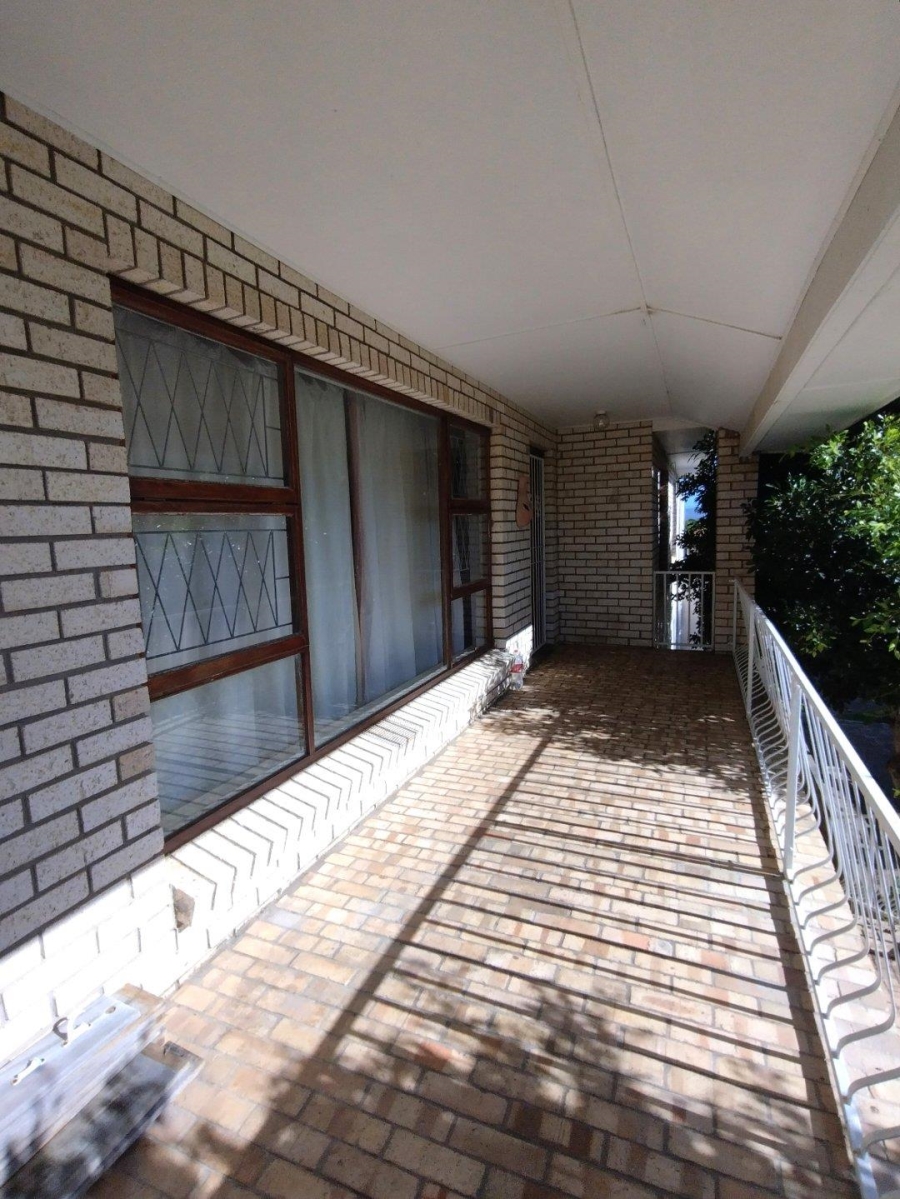 5 Bedroom Property for Sale in Wavecrest Eastern Cape